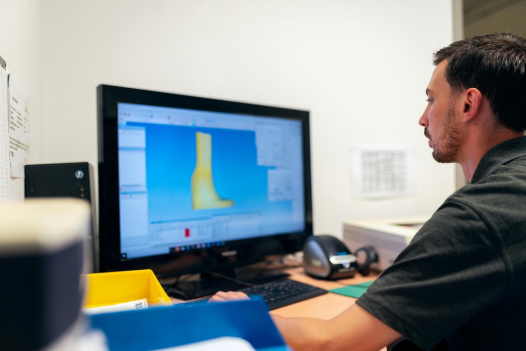Plantillas ortopédicas a medida en Concepción — análisis computarizado y escáner 3D en Footline